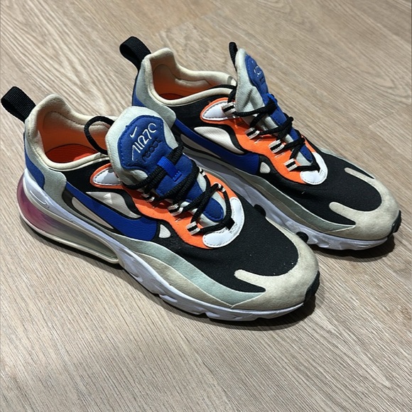 Women’s Nike AirMax 270 React - Picture 2 of 4